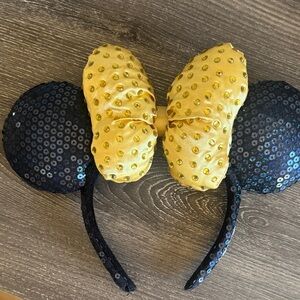 Disney Black and Gold Sequin Minnie Ears Headband